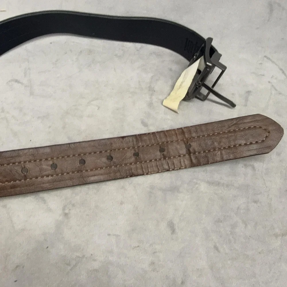 Levi's Belt Mens 30 Brown Black Reversible Leather Dress Silver Buckle Logo